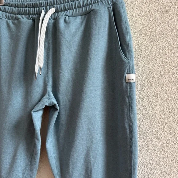 Vuori Women's Performance Joggers in a Shade Heather, size XS - Picture 3 of 6